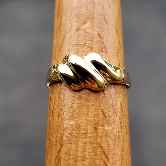 ❤️10k Size 8.25 Precious Solid Yellow Gold Grooved Puffy Band Ring! 👌🎁 - Picture 11 of 12